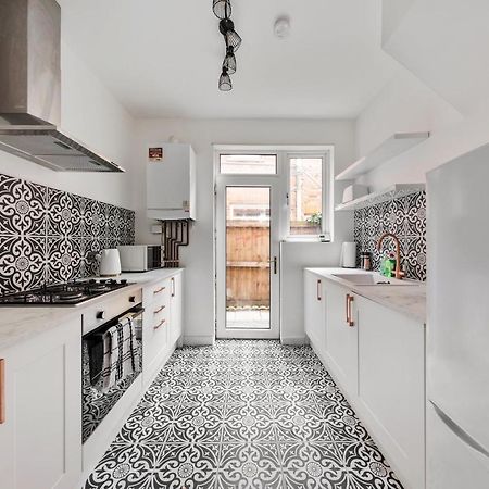 Beautifully Modern 2-Bed Apartment W/Garden London Exterior photo